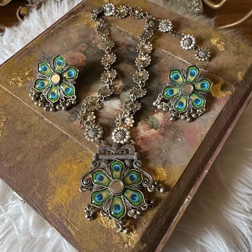Green Peacock-Inspired Silver Tone Necklace & Earring Set!!